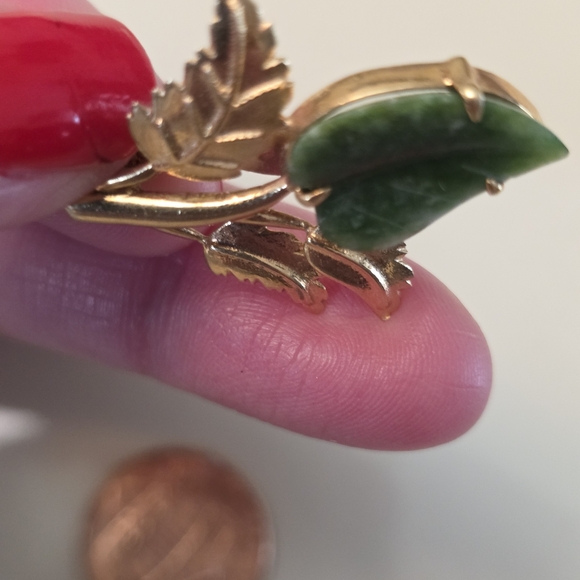 14 Karat Gold Leaf Clip-On Earrings with Green Jade Heart Leaves - Picture 7 of 11